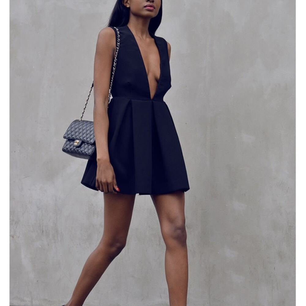 AQ/AQ Mini Dress 0 XS Black Fit & Flare Bubble A-Line Deep Plunge Going Out New